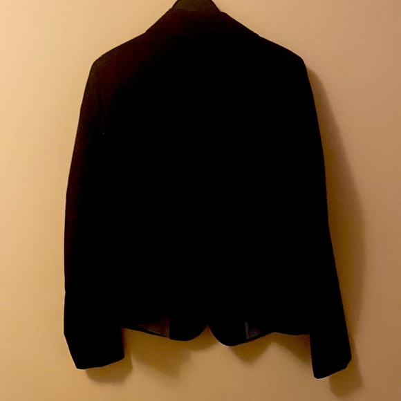 Black Suzy Shier Blazer with 2 buttons and Zipper pockets - Picture 4 of 4